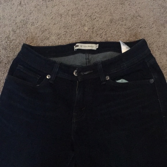 Levi Jeans- Dark washed. Bootcut - Picture 3 of 4
